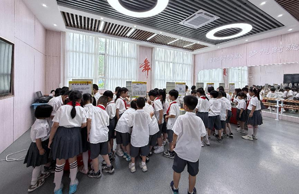 “創(chuàng)未來，最福清”——福州科技館科普大篷車駛?cè)敫＝夹g(shù)師范學(xué)院附屬小學(xué)