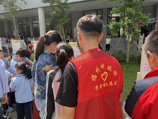 “探秘科學(xué)新視界，閩侯二小趣同行”——閩侯第二實(shí)驗(yàn)小學(xué)相約福州科技館共探科學(xué)秘境