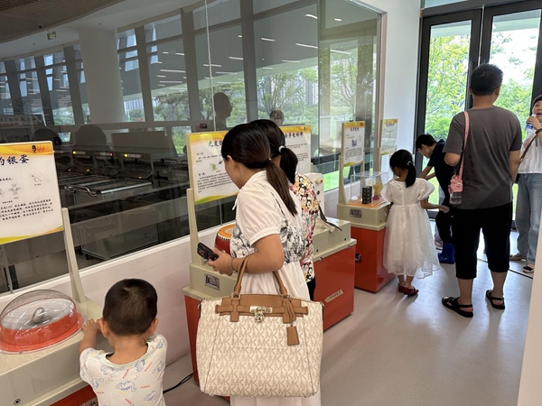 智啟童心，科潤書香——福州科技館科普大篷車走進(jìn)福州市少兒圖書館