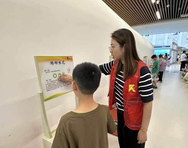智啟童心，科潤書香——福州科技館科普大篷車走進(jìn)福州市少兒圖書館