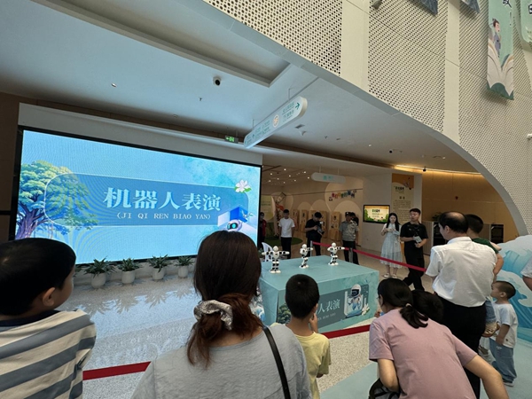 智啟童心，科潤書香——福州科技館科普大篷車走進(jìn)福州市少兒圖書館