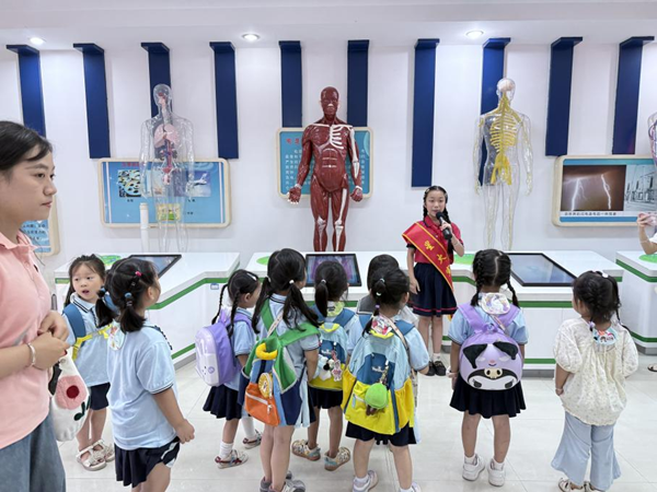 “探索科技，啟迪未來(lái)”——福州科技館流動(dòng)科普展品巡展第二站羅源站正式起航