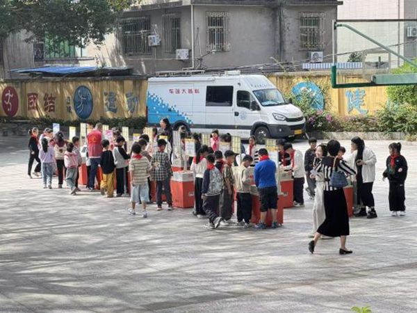 “科技大篷車，點燃科學夢”——長樂區(qū)鶴上鎮(zhèn)中心小學相約福州科技館共探科學秘境