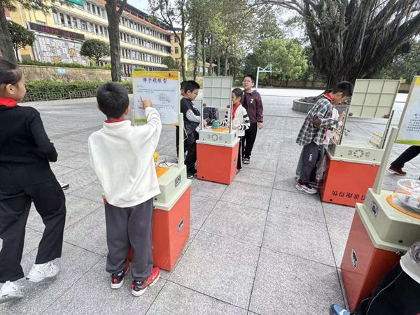 “科技大篷車，點燃科學夢”——長樂區(qū)鶴上鎮(zhèn)中心小學相約福州科技館共探科學秘境