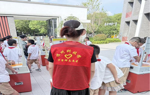 科普大篷車進(jìn)校園 科創(chuàng)火種燃青春——福州三十二中科技節(jié)活動(dòng) 科普大篷車進(jìn)校園 科創(chuàng)火種燃青春——福州三十二中科技節(jié)活動(dòng)