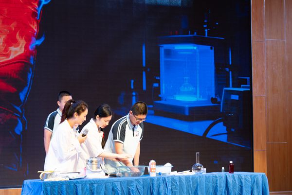 福州科技館科普大篷車開進(jìn)平潭師大附中——全國科普月主場活動啟動，點(diǎn)燃校園科學(xué)熱情