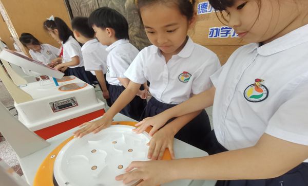 “趣”享科普秀，點(diǎn)亮科學(xué)夢(mèng)——福清濱江小學(xué)開展科普月系列活動(dòng)