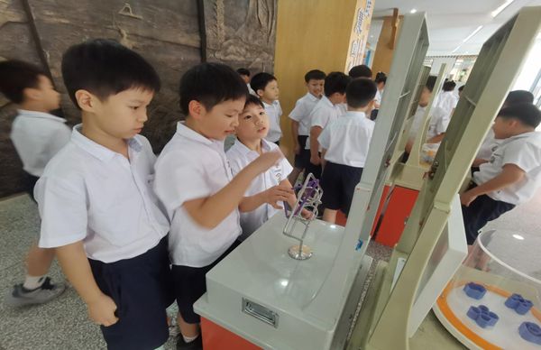 “趣”享科普秀，點(diǎn)亮科學(xué)夢(mèng)——福清濱江小學(xué)開展科普月系列活動(dòng)