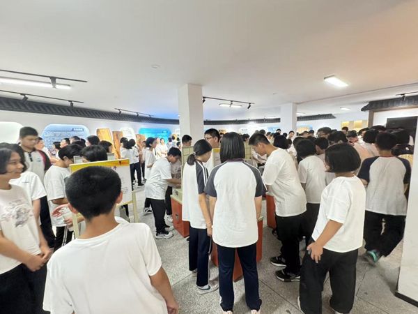 “車”載科學(xué)趣，濱江學(xué)子遇新知——福清濱江中學(xué)科普車活動(dòng)