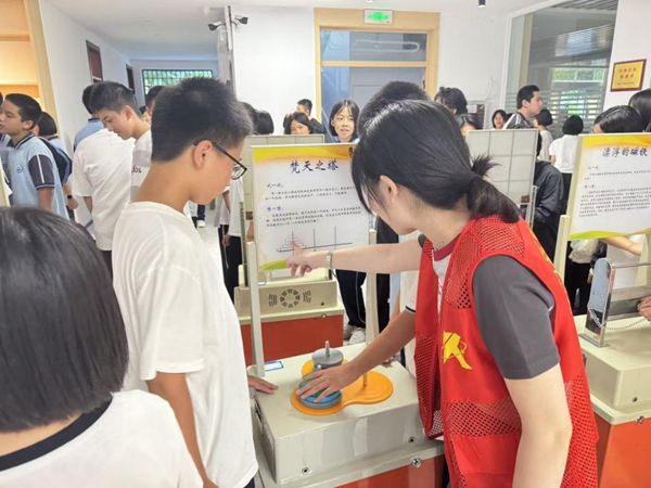 “車”載科學(xué)趣，濱江學(xué)子遇新知——福清濱江中學(xué)科普車活動(dòng)