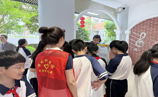 福州科技館科普大篷車駛?cè)雮}山一小，點燃“科技逐夢”主題月