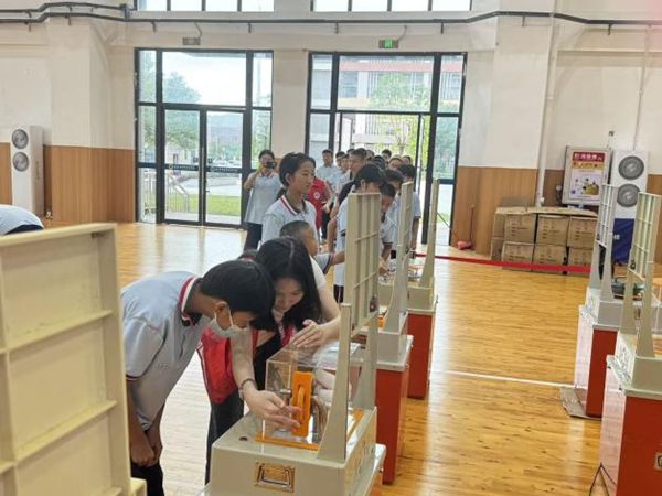 “星夢啟航，玩轉(zhuǎn)科學”——福清特殊教育學?？破哲嚮顒訄A滿舉行