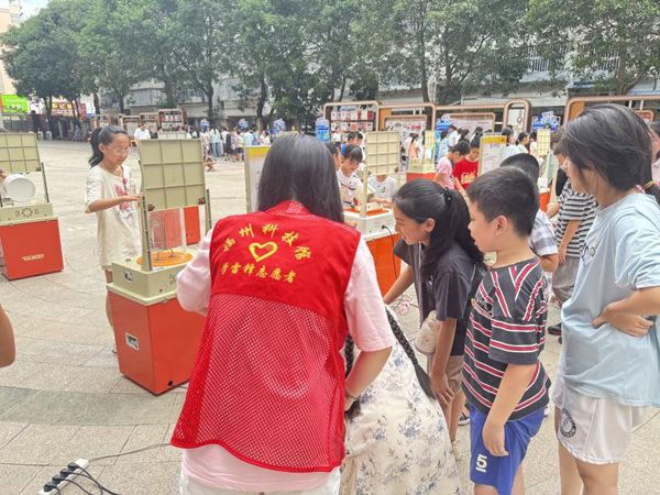 “智享長樂科普月，解鎖科學(xué)新答案”——長樂區(qū)洞江小學(xué)迎來奇妙科普之旅