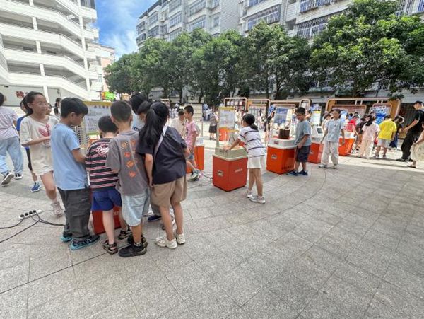 “智享長樂科普月，解鎖科學(xué)新答案”——長樂區(qū)洞江小學(xué)迎來奇妙科普之旅