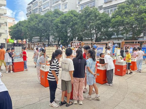“智享長樂科普月，解鎖科學(xué)新答案”——長樂區(qū)洞江小學(xué)迎來奇妙科普之旅