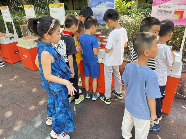 “科學(xué)巴士進校園，探索奇妙科學(xué)課”——福建開放大學(xué)附屬中學(xué)相約奇妙科學(xué)之旅