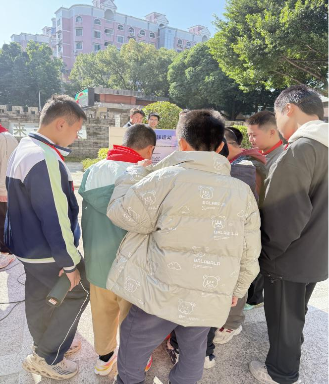 大篷車“駛”入銅盤中學(xué) 科技熱潮點(diǎn)燃少年探索心——福州銅盤中學(xué)2025年科技節(jié)精彩啟幕