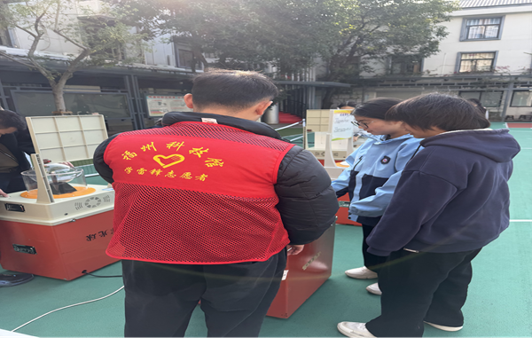 科技大篷車“解鎖”校園新體驗 日升少年燃動2025科技探索潮