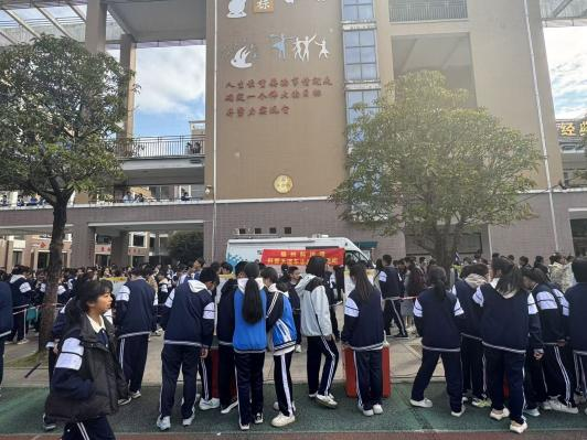 “科創(chuàng)筑夢，藝彩紛揚(yáng)”——馬尾區(qū)江濱中學(xué)相約福州科技館共探趣味科學(xué)之約