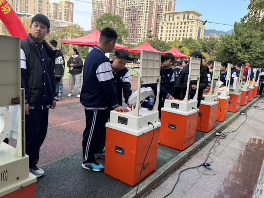 “科創(chuàng)筑夢，藝彩紛揚(yáng)”——馬尾區(qū)江濱中學(xué)相約福州科技館共探趣味科學(xué)之約