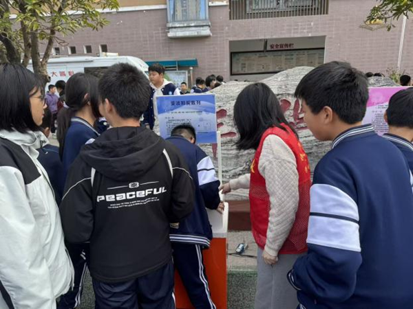 “科創(chuàng)筑夢，藝彩紛揚(yáng)”——馬尾區(qū)江濱中學(xué)相約福州科技館共探趣味科學(xué)之約