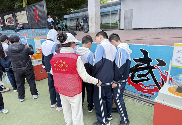 智驅(qū)浮倉(cāng) 藝啟新程——福州科技館科普大篷車(chē)燃動(dòng)福州七中2025科藝節(jié) 智驅(qū)浮倉(cāng) 藝啟新程——福州科技館科普大篷車(chē)燃動(dòng)福州七中2025科藝節(jié)