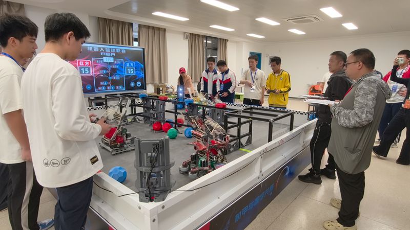 第二十屆福州市青少年機器人競賽圓滿落幕——線上線下雙軌聯(lián)動 近3500名青少年點燃科創(chuàng)熱情