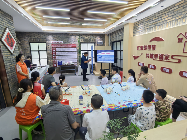 福州市反邪教協(xié)會(huì)開(kāi)展“崇尚科學(xué) 遠(yuǎn)離邪教”社區(qū)宣傳活動(dòng)