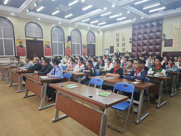 福州市反邪教協(xié)會(huì)聯(lián)合多部門(mén)開(kāi)展“崇尚科學(xué) 反對(duì)邪教”校園主題活動(dòng)