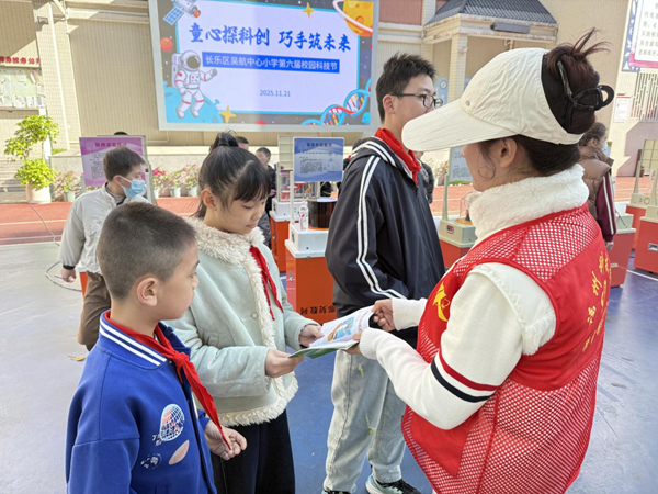 “樹(shù)立科學(xué)觀 抵御邪教侵”福州市反邪教教育深入小學(xué)校園 “樹(shù)立科學(xué)觀 抵御邪教侵”福州市反邪教教育深入小學(xué)校園