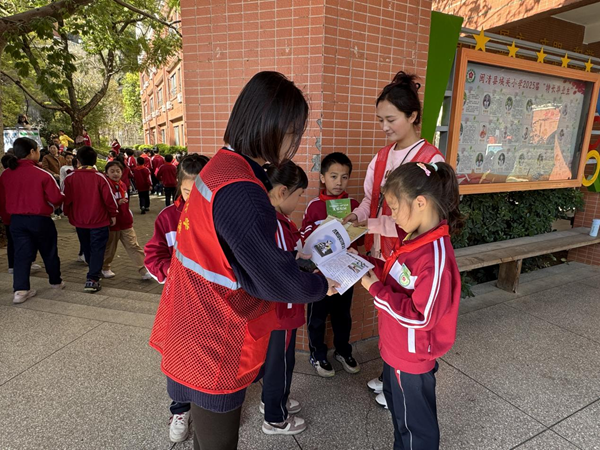 “破邪教歪理 立科學(xué)信仰”福州市反邪教主題教育守護(hù)校園凈土 “破邪教歪理 立科學(xué)信仰”福州市反邪教主題教育守護(hù)校園凈土