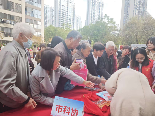 “平安反邪進(jìn)萬(wàn)家”首場(chǎng)宣傳活動(dòng)走進(jìn)瀛東社區(qū) “平安反邪進(jìn)萬(wàn)家”首場(chǎng)宣傳活動(dòng)走進(jìn)瀛東社區(qū)