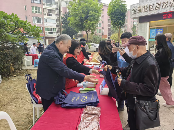 “平安反邪進(jìn)萬家”反邪教宣傳系列活動走進(jìn)倉山金洲社區(qū) “平安反邪進(jìn)萬家”反邪教宣傳系列活動走進(jìn)倉山金洲社區(qū)