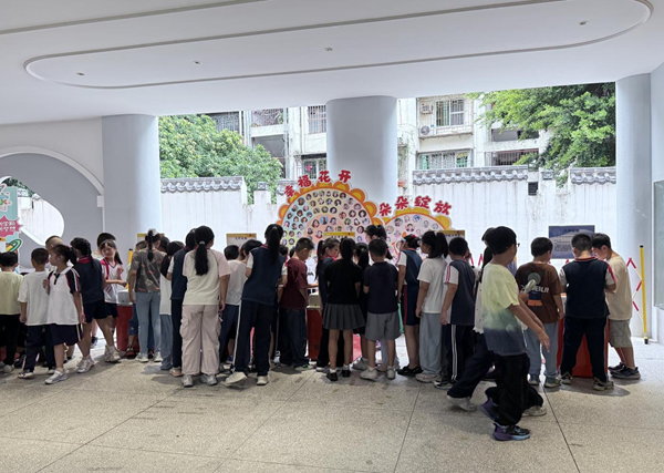 福州科技館科普大篷車駛?cè)雮}山一小，點燃“科技逐夢”主題月