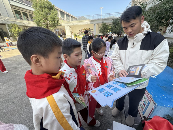 反邪教知識進校園，為孩子們撐起“保護傘”