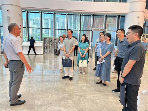 福州市直機(jī)關(guān)第二聯(lián)系片在福州科技館開展2025年度優(yōu)秀黨建項(xiàng)目“亮?xí)癖葘W(xué)”活動(dòng)
